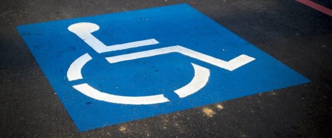 parcheggio-disabili-blu